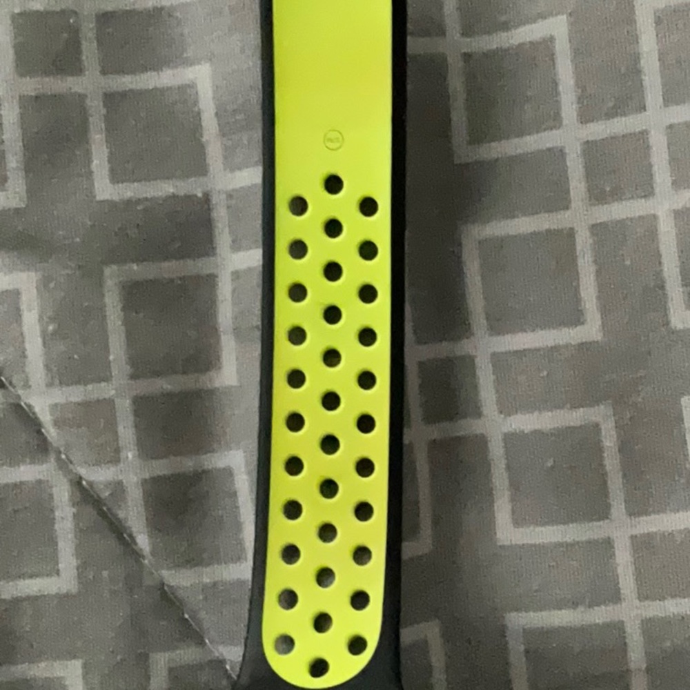 Apple Watch 42MM Nike+ Series 3 black and neon green sports band S/M - Picture 11 of 12